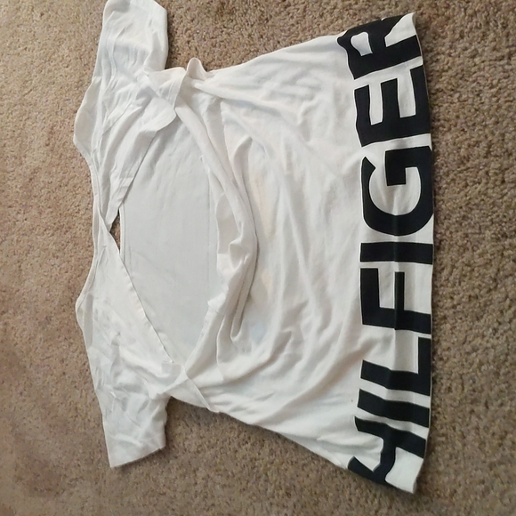Open back Tommy Hilfiger Tee - Picture 3 of 17